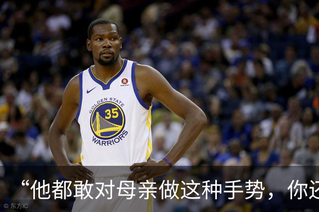 “他都敢对母亲做这种手势，你还能忍？”一段儿子要钱视频，诠释家教的重要